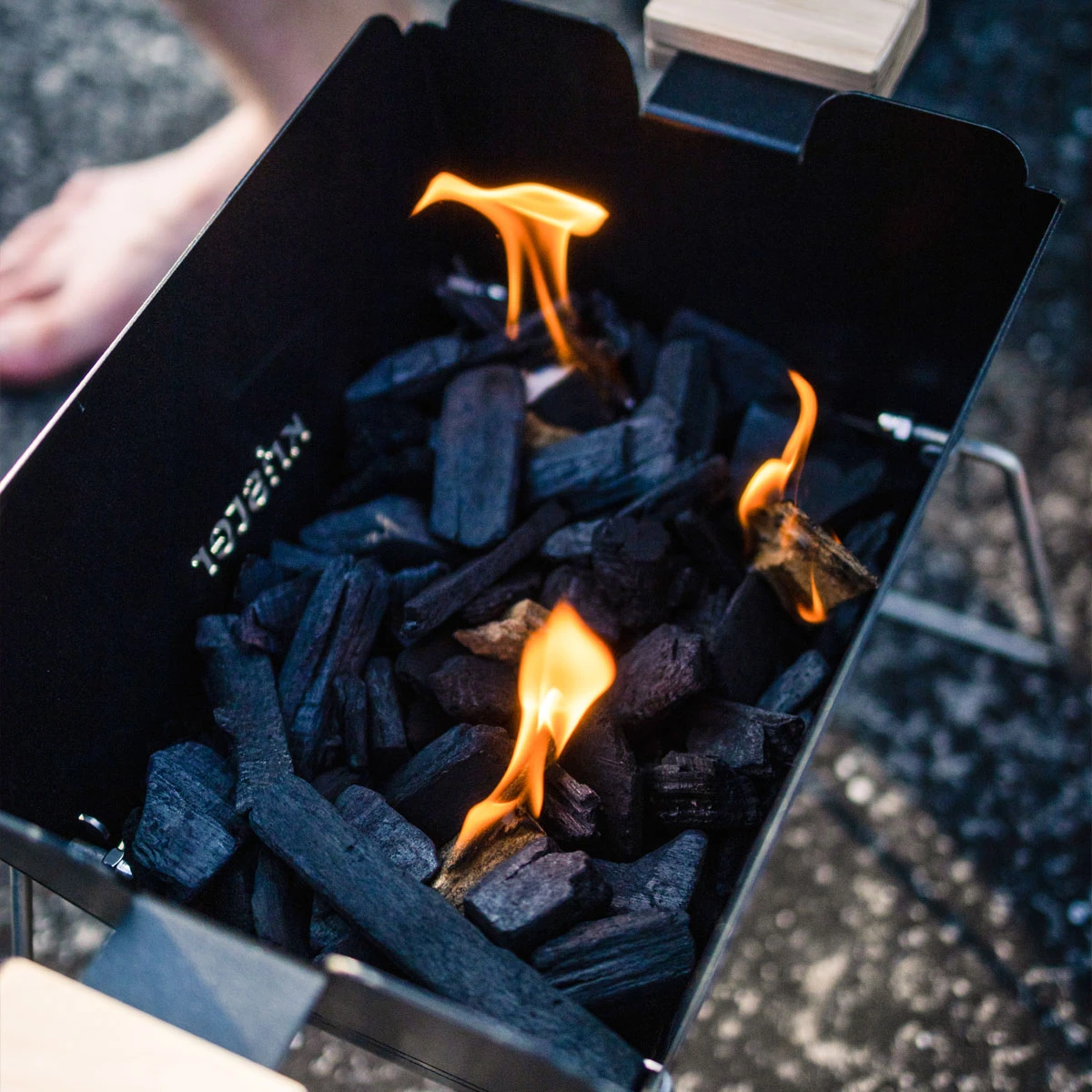Knister Grill Small – Tragbarer Holzkohlegrill 9 Knister Grill Small – Tragbarer Holzkohlegrill – Bild 9